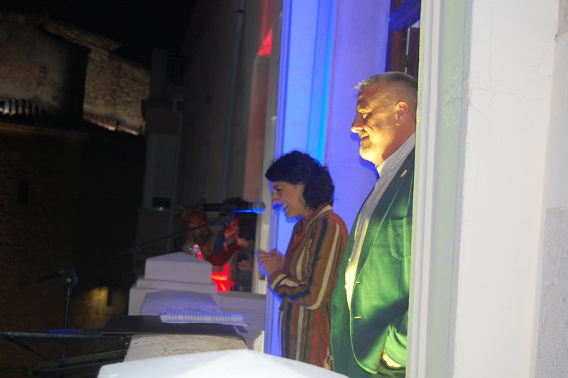 El pregó en clau retrospectiva de l’escriptora Majo Siscar inicia el compte enrere cap al carnestoltes pegolí El pregó en clau retrospectiva de l’escriptora Majo Siscar inicia el compte enrere cap al carnestoltes pegolí