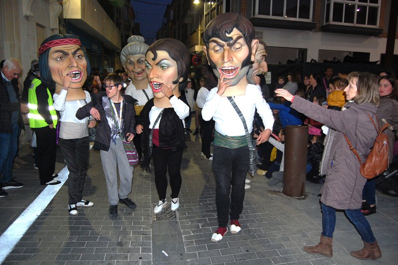 El pregó en clau retrospectiva de l’escriptora Majo Siscar inicia el compte enrere cap al carnestoltes pegolí El pregó en clau retrospectiva de l’escriptora Majo Siscar inicia el compte enrere cap al carnestoltes pegolí