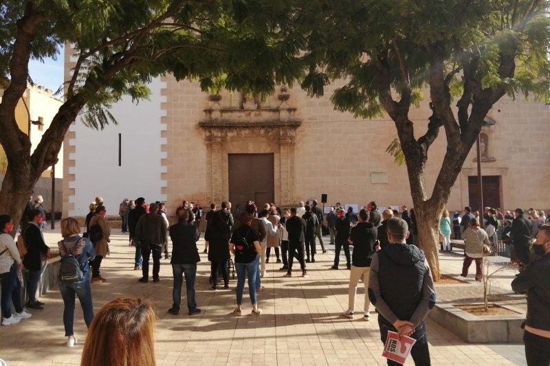 Los hosteleros protestan en Dénia por la falta de apoyo institucional al sector  Los hosteleros protestan en Dénia por la falta de apoyo institucional al sector