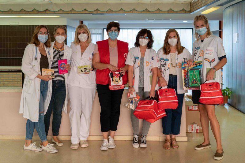 Cruz Roja entrega obsequios a los menores que se hagan la prueba PCR en Dénia y Xàbia Cruz Roja entrega obsequios a los menores que se hagan la prueba PCR en Dénia y Xàbia