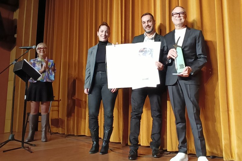 El doctor en Químiques i etnòleg, Fernando Sendra, i el perruquer Roger Lluzar són guardonats en els premis ocell 2023 El doctor en Químiques i etnòleg, Fernando Sendra, i el perruquer Roger Lluzar són guardonats en els premis ocell 2023