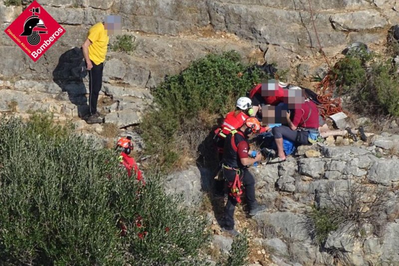 Los bomberos rescatan a un escalador de 80 años en la zona de escalada de Murla Los bomberos rescatan a un escalador de 80 años en la zona de escalada de Murla