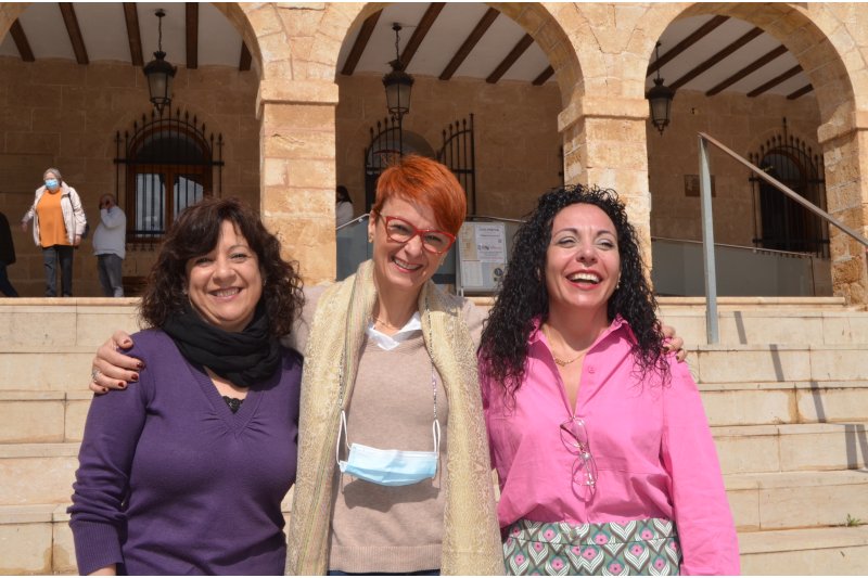 Alicia, Julia, Pilar e Isabel, las cuatro primeras músicas de la banda de Dénia Alicia, Julia, Pilar e Isabel, las cuatro primeras músicas de la banda de Dénia