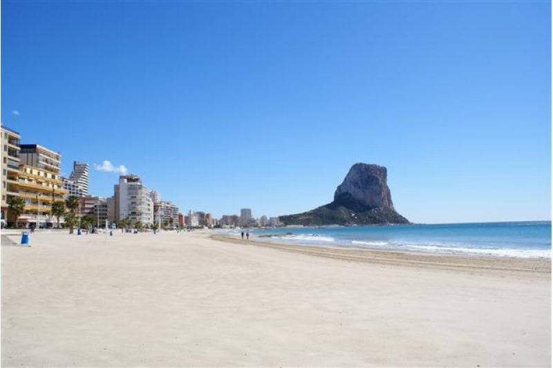 Un hombre muere ahogado en la playa del Arenal de Calp Un hombre muere ahogado en la playa del Arenal de Calp