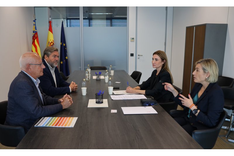 Reunión con la consellera Elisa Núñez para abordar los proyectos y necesidades del partido judicial Reunión con la consellera Elisa Núñez para abordar los proyectos y necesidades del partido judicial