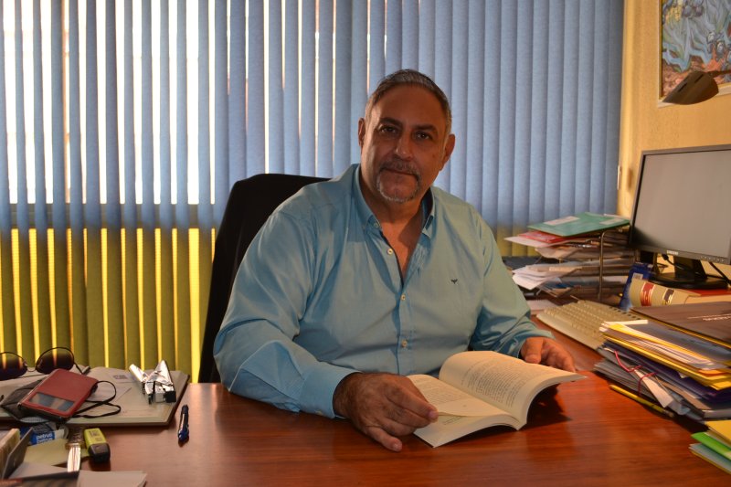 El Abogado del Diablo ejerce de escritor en Calp El Abogado del Diablo ejerce de escritor en Calp