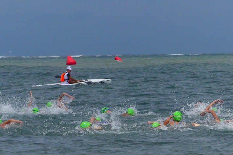 Miguel Bou y Ángela Cerdán se imponen en los 5.000 metros la Travesía a Nado Sant Roc de Dénia que retorna con todo su esplendor Miguel Bou y Ángela Cerdán se imponen en los 5.000 metros la Travesía a Nado Sant Roc de Dénia que retorna con todo su esplendor