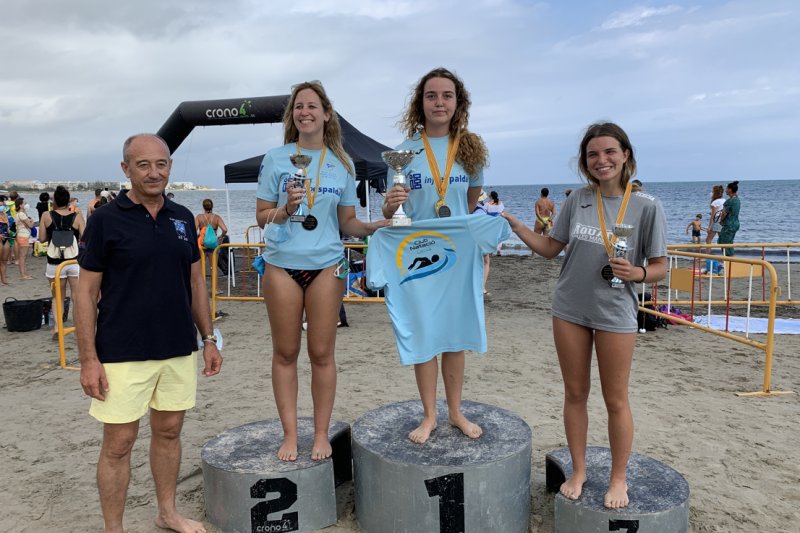Miguel Bou y Ángela Cerdán se imponen en los 5.000 metros la Travesía a Nado Sant Roc de Dénia que retorna con todo su esplendor Miguel Bou y Ángela Cerdán se imponen en los 5.000 metros la Travesía a Nado Sant Roc de Dénia que retorna con todo su esplendor
