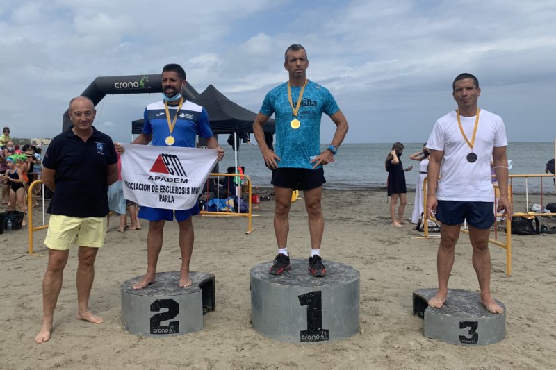 Miguel Bou y Ángela Cerdán se imponen en los 5.000 metros la Travesía a Nado Sant Roc de Dénia que retorna con todo su esplendor Miguel Bou y Ángela Cerdán se imponen en los 5.000 metros la Travesía a Nado Sant Roc de Dénia que retorna con todo su esplendor