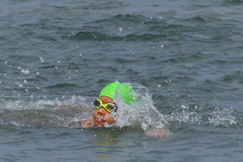 Miguel Bou y Ángela Cerdán se imponen en los 5.000 metros la Travesía a Nado Sant Roc de Dénia que retorna con todo su esplendor Miguel Bou y Ángela Cerdán se imponen en los 5.000 metros la Travesía a Nado Sant Roc de Dénia que retorna con todo su esplendor