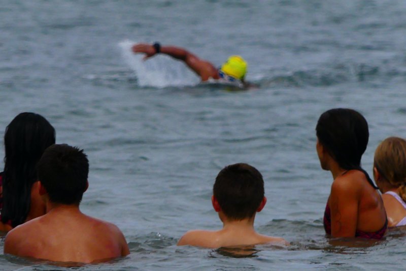 Miguel Bou y Ángela Cerdán se imponen en los 5.000 metros la Travesía a Nado Sant Roc de Dénia que retorna con todo su esplendor Miguel Bou y Ángela Cerdán se imponen en los 5.000 metros la Travesía a Nado Sant Roc de Dénia que retorna con todo su esplendor