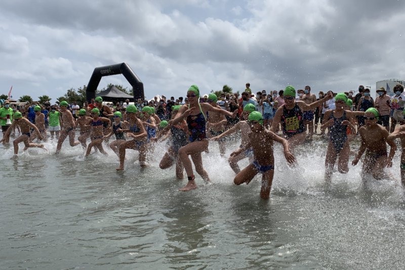 Miguel Bou y Ángela Cerdán se imponen en los 5.000 metros la Travesía a Nado Sant Roc de Dénia que retorna con todo su esplendor Miguel Bou y Ángela Cerdán se imponen en los 5.000 metros la Travesía a Nado Sant Roc de Dénia que retorna con todo su esplendor