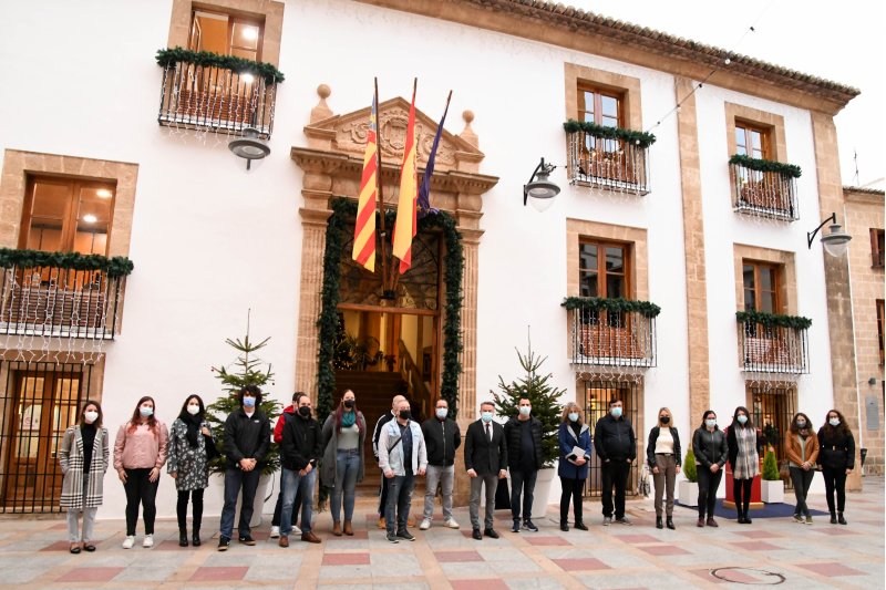 Diecinueve trabajadores se incorporan a la plantilla del Ayuntamiento de Xàbia a través de planes de empleo Diecinueve trabajadores se incorporan a la plantilla del Ayuntamiento de Xàbia a través de planes de empleo