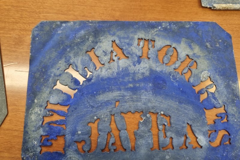 La familia de Magdalena Marí Molina Donan unas plantillas de envases de pasas de Xàbia del siglo XIX La familia de Magdalena Marí Molina Donan unas plantillas de envases de pasas de Xàbia del siglo XIX