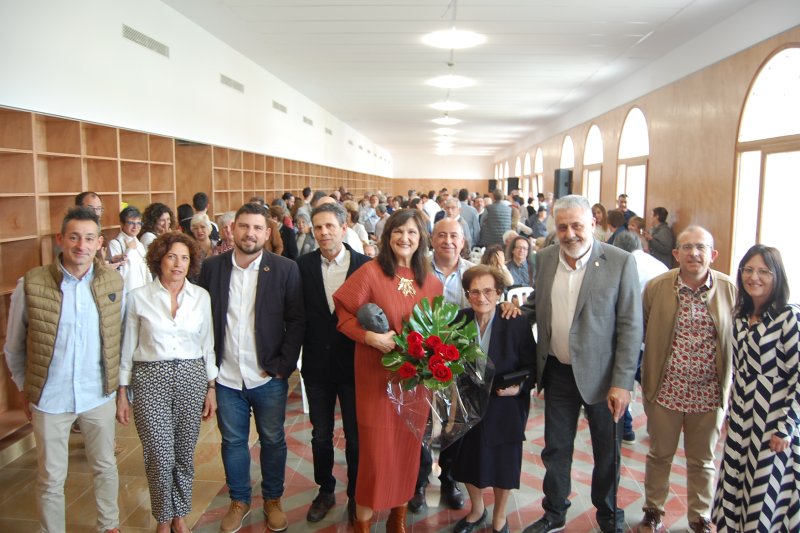 La visita a la nueva biblioteca Carmen Alemany Bay deviene en un homenaje institucional de Pego a su figura La visita a la nueva biblioteca Carmen Alemany Bay deviene en un homenaje institucional de Pego a su figura