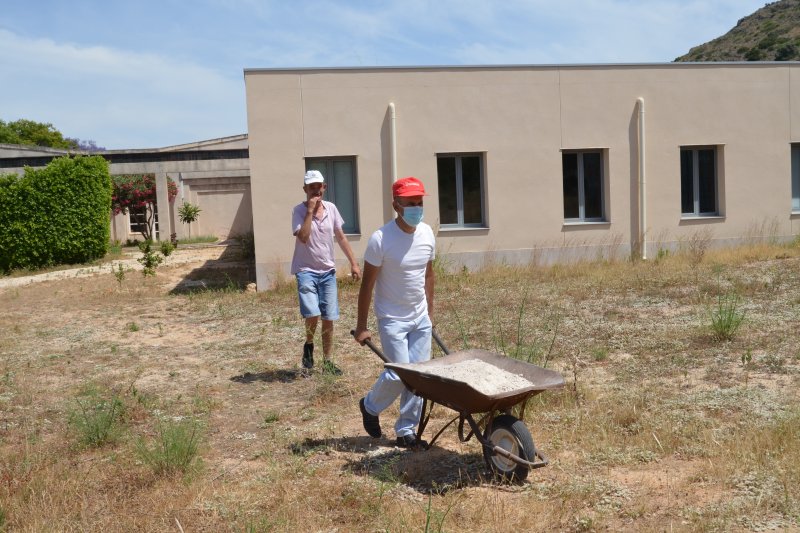 Las personas usuarias del centro de día de Aprosdeco aprenden el oficio de la agricultura Las personas usuarias del centro de día de Aprosdeco aprenden el oficio de la agricultura