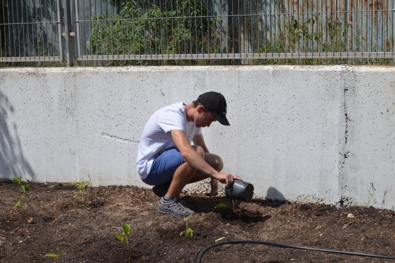 Las personas usuarias del centro de día de Aprosdeco aprenden el oficio de la agricultura Las personas usuarias del centro de día de Aprosdeco aprenden el oficio de la agricultura