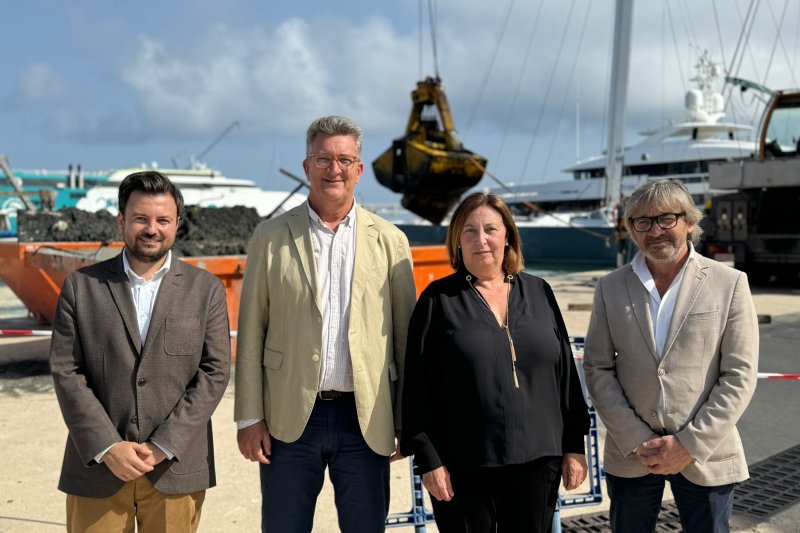 La Conselleria inicia las obras de mejora del acceso al Moll de la Pansa y del dragado del puerto de Dénia La Conselleria inicia las obras de mejora del acceso al Moll de la Pansa y del dragado del puerto de Dénia