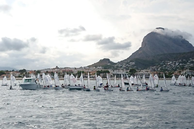 El RCN de Valencia domina en el Trofeo Rodolfo Tomás de Xàbia El RCN de Valencia domina en el Trofeo Rodolfo Tomás de Xàbia