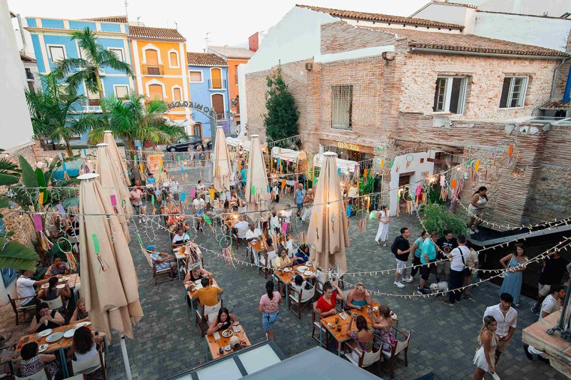 “5 anys. Fem poble”: Els Magazinos cumple su primer lustro de vida como embajador de la Marina Alta “5 anys. Fem poble”: Els Magazinos cumple su primer lustro de vida como embajador de la Marina Alta