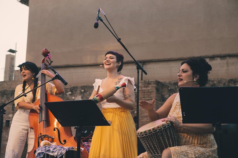 “5 anys. Fem poble”: Els Magazinos cumple su primer lustro de vida como embajador de la Marina Alta “5 anys. Fem poble”: Els Magazinos cumple su primer lustro de vida como embajador de la Marina Alta