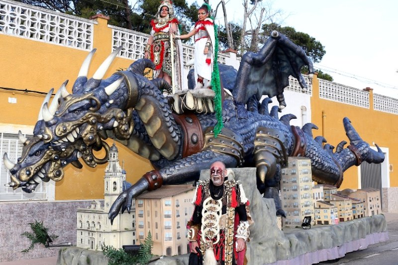 Almòravides i Almogàvers recreen les lluites del bàndol de la mitja lluna i de la creu en la llera del Girona en les festes de El Verger Almòravides i Almogàvers recreen les lluites del bàndol de la mitja lluna i de la creu en la llera del Girona en les festes de El Verger