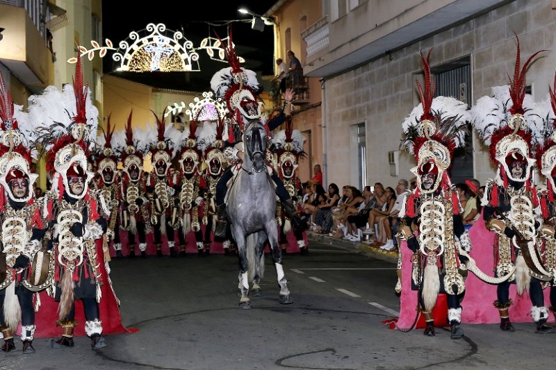 Almòravides i Almogàvers recreen les lluites del bàndol de la mitja lluna i de la creu en la llera del Girona en les festes de El Verger Almòravides i Almogàvers recreen les lluites del bàndol de la mitja lluna i de la creu en la llera del Girona en les festes de El Verger