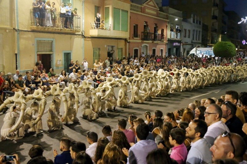 Almòravides i Almogàvers recreen les lluites del bàndol de la mitja lluna i de la creu en la llera del Girona en les festes de El Verger Almòravides i Almogàvers recreen les lluites del bàndol de la mitja lluna i de la creu en la llera del Girona en les festes de El Verger