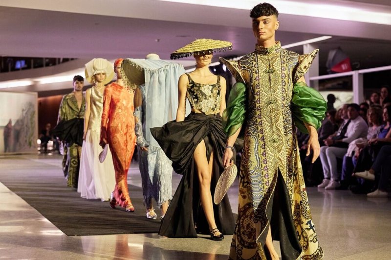 Marina Pastor, ganadora de la X Pasarela Fortuny: “Apuesto por una moda mucho más atrevida, confortable y pensando en la economía circular mediante el uso de antiguos tejidos” Marina Pastor, ganadora de la X Pasarela Fortuny: “Apuesto por una moda mucho más atrevida, confortable y pensando en la economía circular mediante el uso de antiguos tejidos”