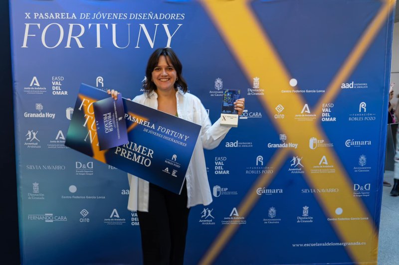 Marina Pastor, ganadora de la X Pasarela Fortuny: “Apuesto por una moda mucho más atrevida, confortable y pensando en la economía circular mediante el uso de antiguos tejidos” Marina Pastor, ganadora de la X Pasarela Fortuny: “Apuesto por una moda mucho más atrevida, confortable y pensando en la economía circular mediante el uso de antiguos tejidos”