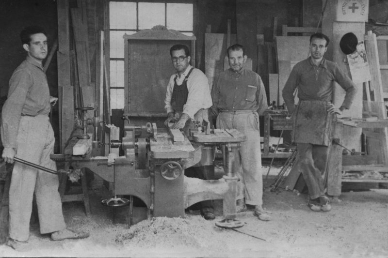 La  carpinteria del Ràfol d'Almunia  o siete décadas entre “borumballa”, puertas y ventanas  La  carpinteria del Ràfol d'Almunia  o siete décadas entre “borumballa”, puertas y ventanas