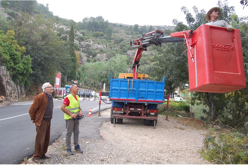 L’Ajuntament de Benidoleig condiciona l’entorn de la Cova de les Calaveres per acollir amb seguretat les visites pasqüeres L’Ajuntament de Benidoleig condiciona l’entorn de la Cova de les Calaveres per acollir amb seguretat les visites pasqüeres