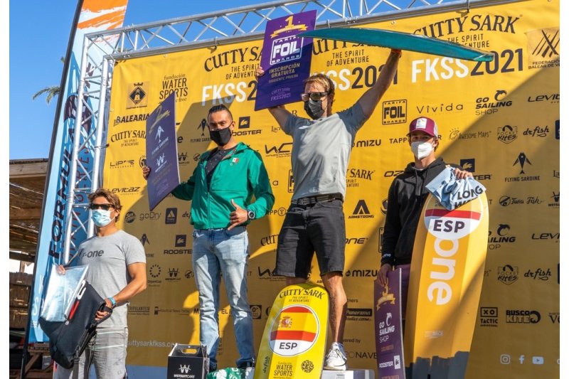 El kitesurfista de Marina El Portet Álex Climent se impone en Formentera y vuela hacia su tercer título de Cutty Sark FKSS El kitesurfista de Marina El Portet Álex Climent se impone en Formentera y vuela hacia su tercer título de Cutty Sark FKSS