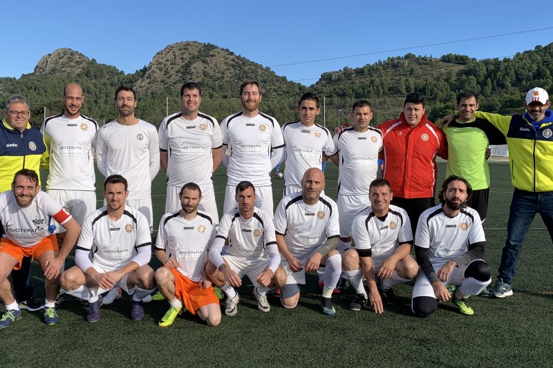 Fútbol Veteranos: El Oliva Veteranos vence en casa del Kamarka y se sitúa líder en solitario Fútbol Veteranos: El Oliva Veteranos vence en casa del Kamarka y se sitúa líder en solitario
