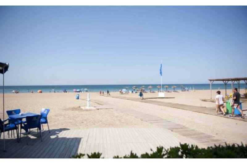 La Marina Alta recibe 22 banderas azules para sus playas y puertos deportivos La Marina Alta recibe 22 banderas azules para sus playas y puertos deportivos