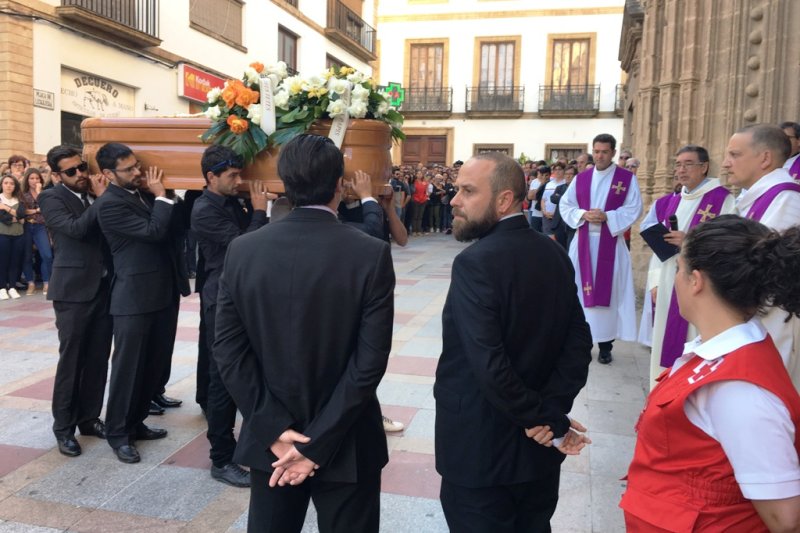 Cerca de 500 ciclistas de la comarca despiden a Eduardo Monfort Cerca de 500 ciclistas de la comarca despiden a Eduardo Monfort