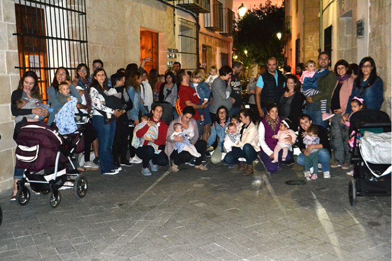 La asociación Peques y Más reclama en Benissa ampliar los permisos de maternidad y paternidad La asociación Peques y Más reclama en Benissa ampliar los permisos de maternidad y paternidad