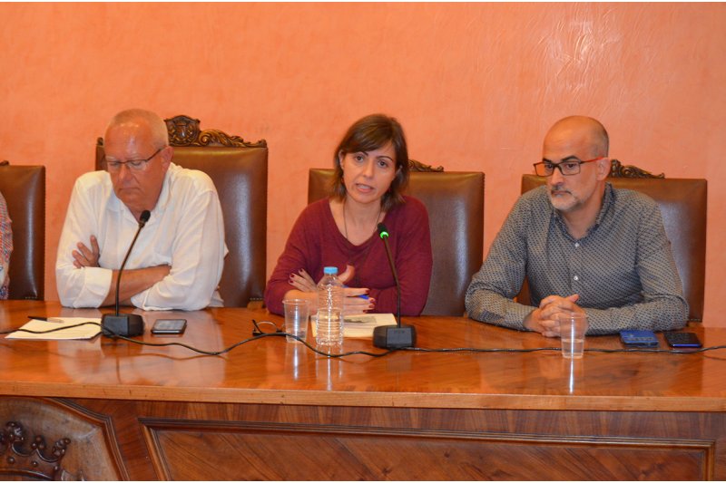 El pleno de Dénia aprueba la suspensión de licencias pese a que la oposición considera que puede ser ilegal El pleno de Dénia aprueba la suspensión de licencias pese a que la oposición considera que puede ser ilegal