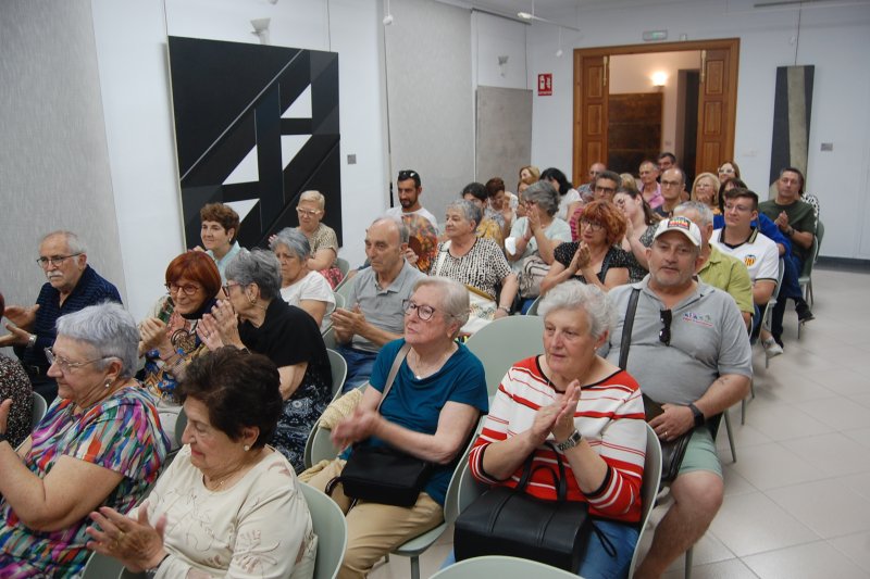 Sis veterans docents aborden l’educació a Pego entre el franquisme i la democràcia per a concloure el Cicle de Memòria Democràtica 2024  Sis veterans docents aborden l’educació a Pego entre el franquisme i la democràcia per a concloure el Cicle de Memòria Democràtica 2024