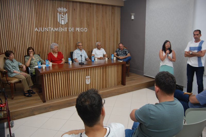 Sis veterans docents aborden l’educació a Pego entre el franquisme i la democràcia per a concloure el Cicle de Memòria Democràtica 2024  Sis veterans docents aborden l’educació a Pego entre el franquisme i la democràcia per a concloure el Cicle de Memòria Democràtica 2024