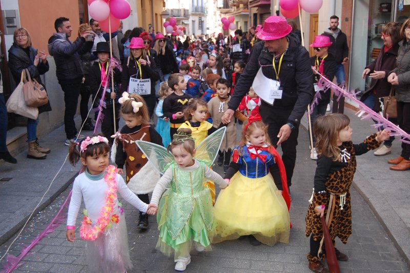 El carnestoltes infantil descorre el teló al Festival d’Arts Escèniques de Pego d’aquesta nit El carnestoltes infantil descorre el teló al Festival d’Arts Escèniques de Pego d’aquesta nit