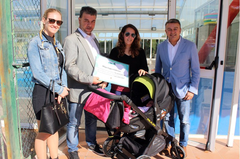 Olaya recibirá su tratamiento de fisioterapia en la piscina de Benitatxell Olaya recibirá su tratamiento de fisioterapia en la piscina de Benitatxell