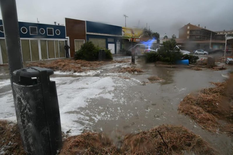El temporal ocasiona importantes destrozos en el litoral de Xàbia y el Gorgos amenaza con desbordarse El temporal ocasiona importantes destrozos en el litoral de Xàbia y el Gorgos amenaza con desbordarse