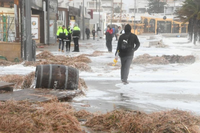 El temporal ocasiona importantes destrozos en el litoral de Xàbia y el Gorgos amenaza con desbordarse El temporal ocasiona importantes destrozos en el litoral de Xàbia y el Gorgos amenaza con desbordarse