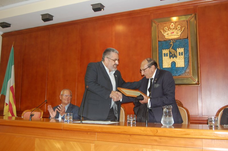 El lliurament del títol de fill adoptiu a El Pegolí posa el remat a la setmana gastrocultural l’Arròs de les Estreles de Pego El lliurament del títol de fill adoptiu a El Pegolí posa el remat a la setmana gastrocultural l’Arròs de les Estreles de Pego