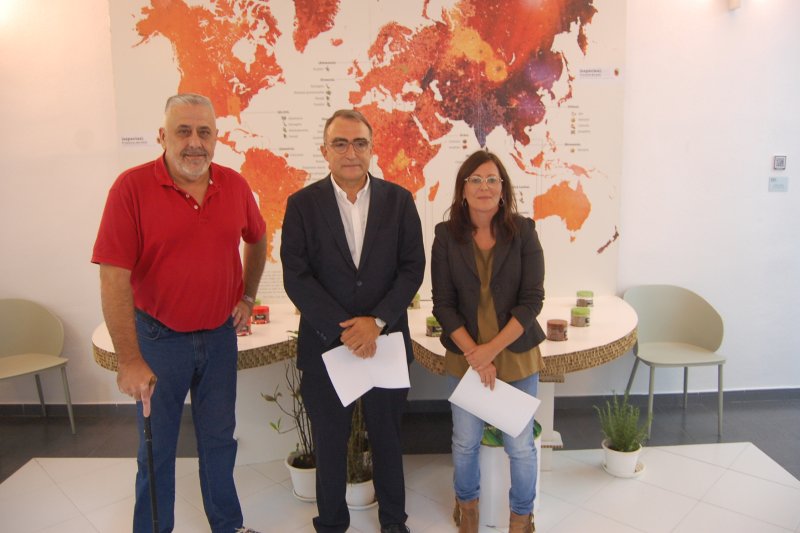 La muestra “Las especias. El Universo del sabor” plantea un recorrido sensorial por el mundo de Elcano y Magallanes en el Museu d’Art Contemporani de Pego La muestra “Las especias. El Universo del sabor” plantea un recorrido sensorial por el mundo de Elcano y Magallanes en el Museu d’Art Contemporani de Pego