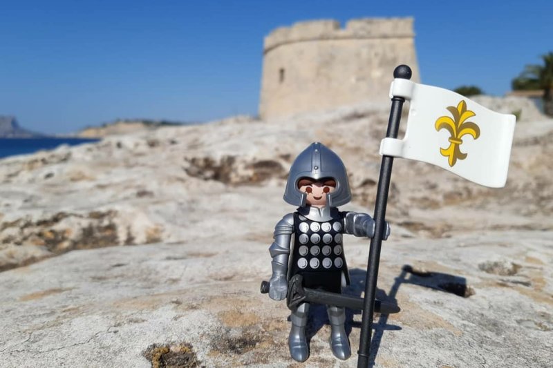 A vista de “click”: El jove Carlos Cuenca mostra al món paisatges i monuments de la comarca amb els seus playmobil  A vista de “click”: El jove Carlos Cuenca mostra al món paisatges i monuments de la comarca amb els seus playmobil