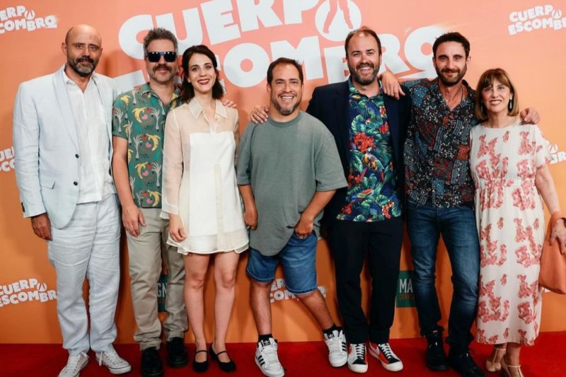 El cineasta Curro Velázquez, Dénia una ciudad de cine, y los hermanos Vives Pons, comparten protagonismo en el gran estreno de “Cuerpo Escombro”  El cineasta Curro Velázquez, Dénia una ciudad de cine, y los hermanos Vives Pons, comparten protagonismo en el gran estreno de “Cuerpo Escombro”