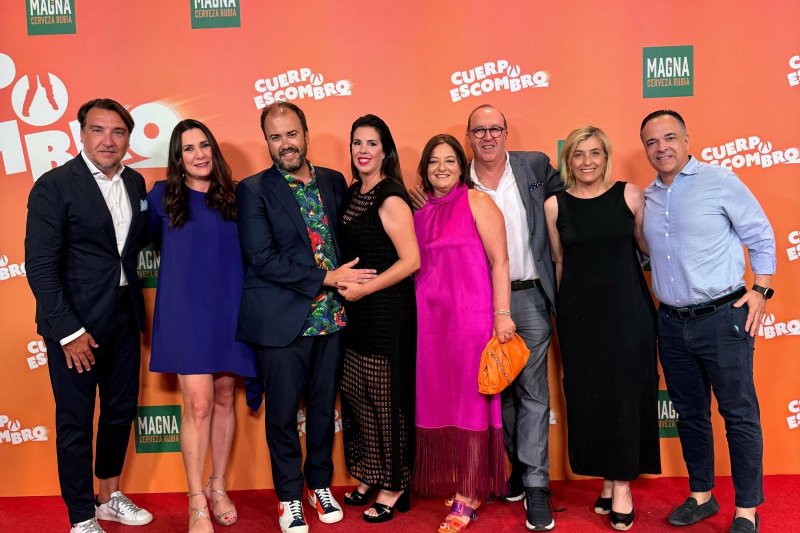 El cineasta Curro Velázquez, Dénia una ciudad de cine, y los hermanos Vives Pons, comparten protagonismo en el gran estreno de “Cuerpo Escombro”  El cineasta Curro Velázquez, Dénia una ciudad de cine, y los hermanos Vives Pons, comparten protagonismo en el gran estreno de “Cuerpo Escombro”