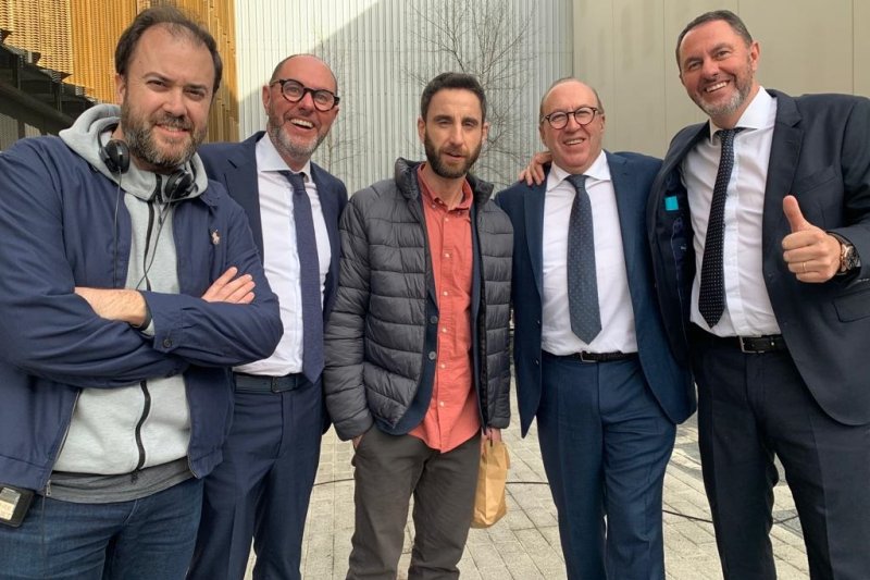 El cineasta Curro Velázquez, Dénia una ciudad de cine, y los hermanos Vives Pons, comparten protagonismo en el gran estreno de “Cuerpo Escombro”  El cineasta Curro Velázquez, Dénia una ciudad de cine, y los hermanos Vives Pons, comparten protagonismo en el gran estreno de “Cuerpo Escombro”